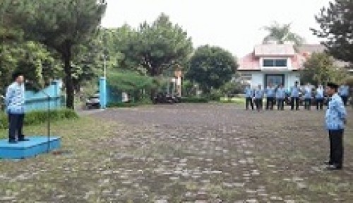 Pelaksanaan Upacara Memperingati Hari Pahlawan